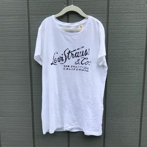 Levi’s t-shirt